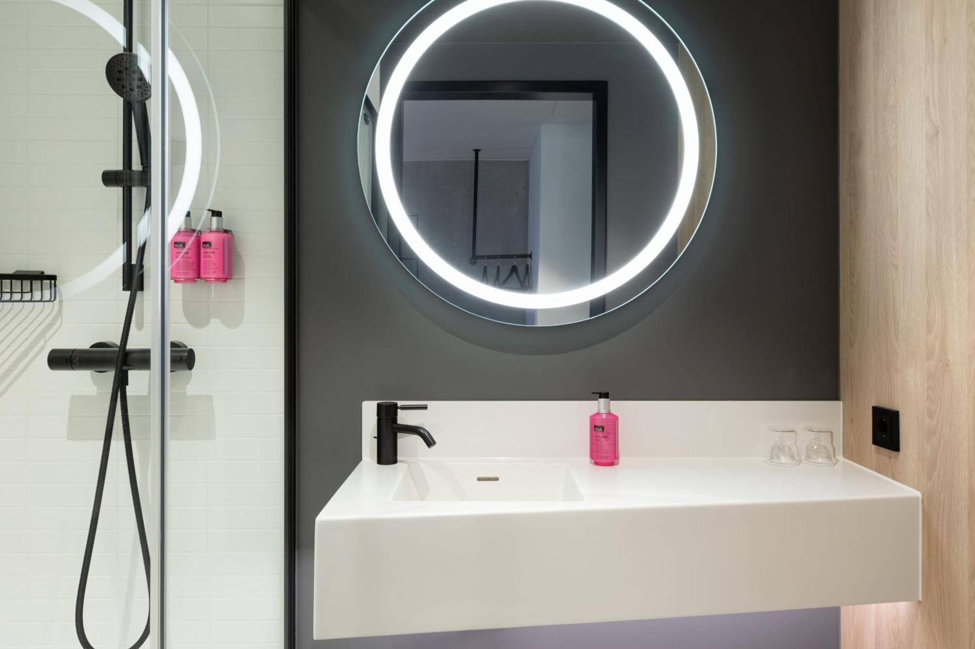 Moxy Outletcity Metzingen Metzingen  Exterior photo
